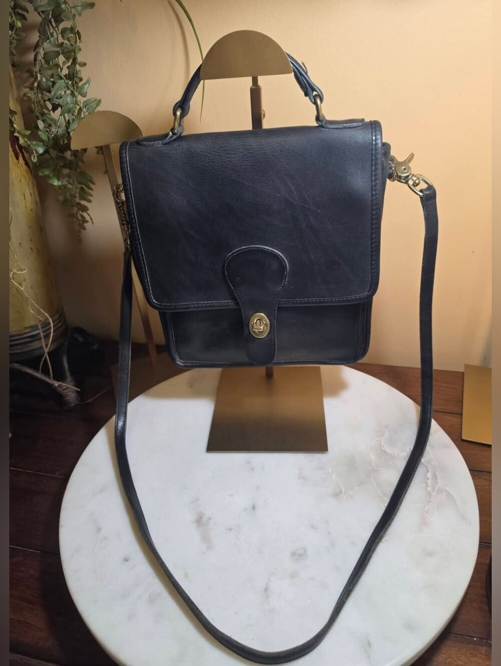 Coach NYC lg Shoulder Pouch - Station